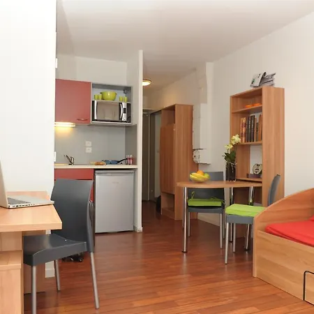 Zola Park Aparthotel